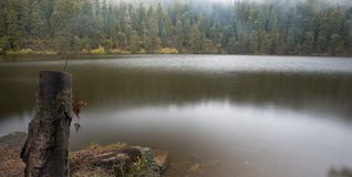 Der Mummelsee im Herbst.